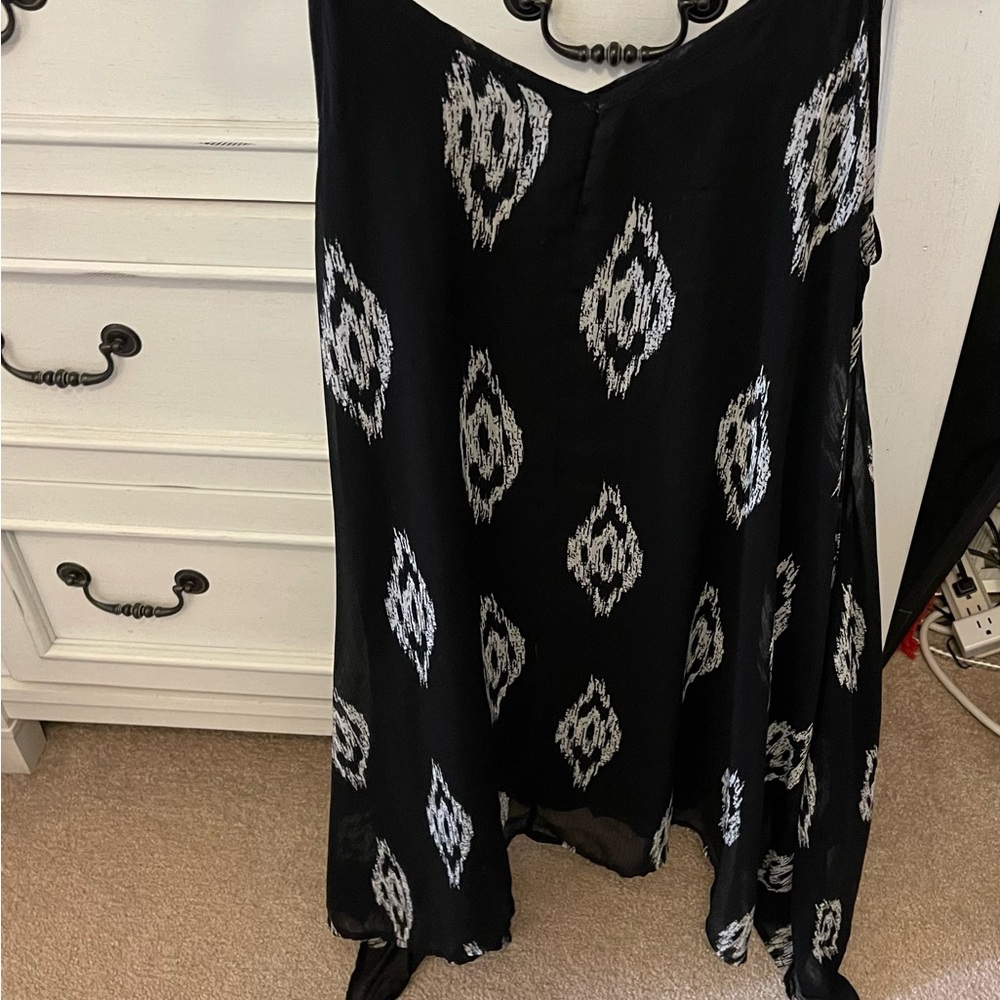 Charming Charlie Black and White Geometric Dress Med